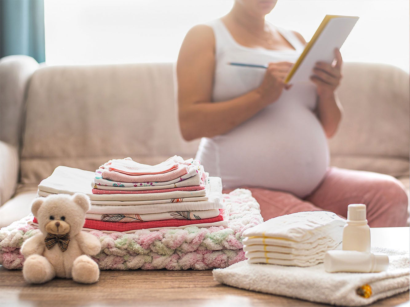 Niño mirando a mamá