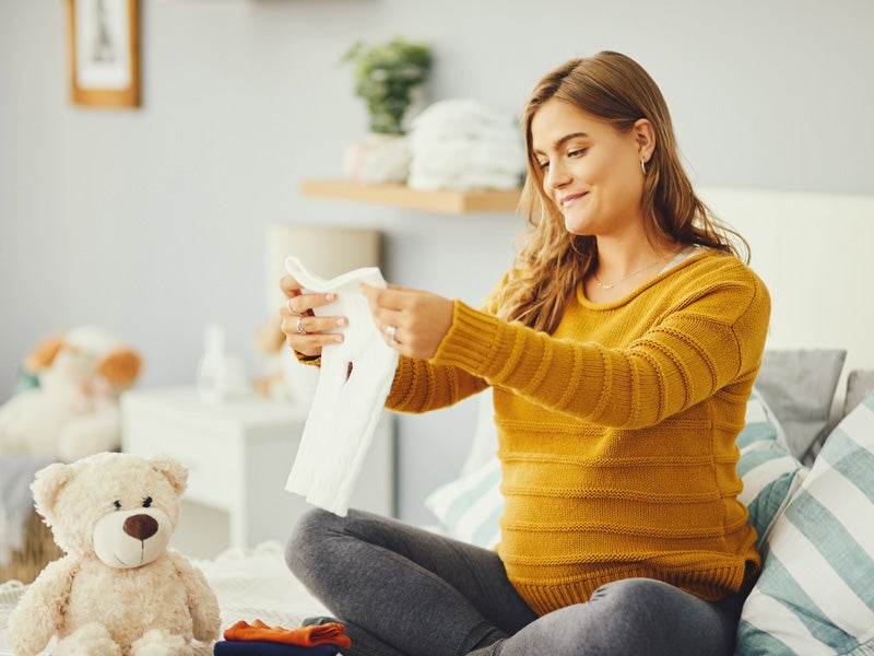 Mujer embarazada Mennen